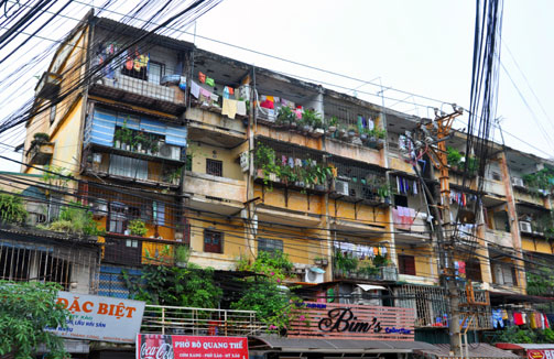 Hà Nội: Kiểm tra chung cư cũ sau vụ sập biệt thự cổ