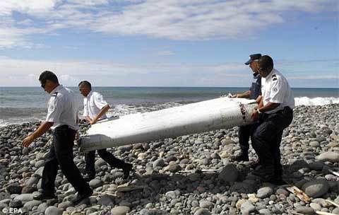 Tìm thấy xác máy bay chứa xương người nghi MH370