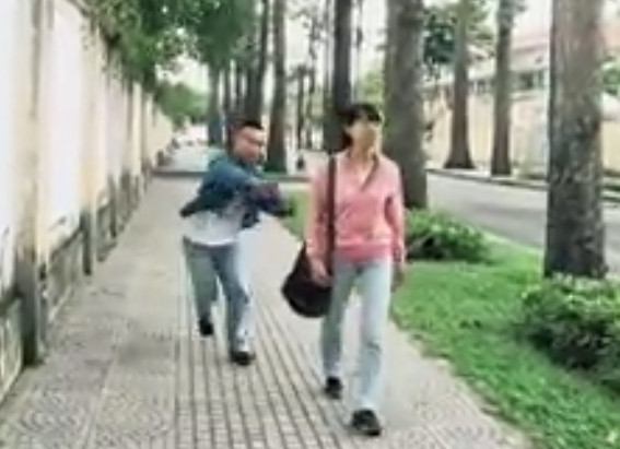 Chiêu độc khi bị cướp giật túi xách