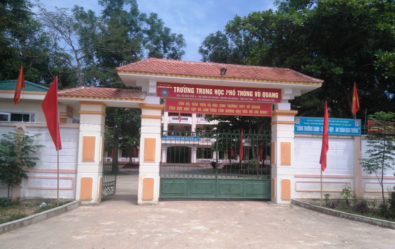 Mất chức Hiệu phó vì làm giả học bạ cho học sinh