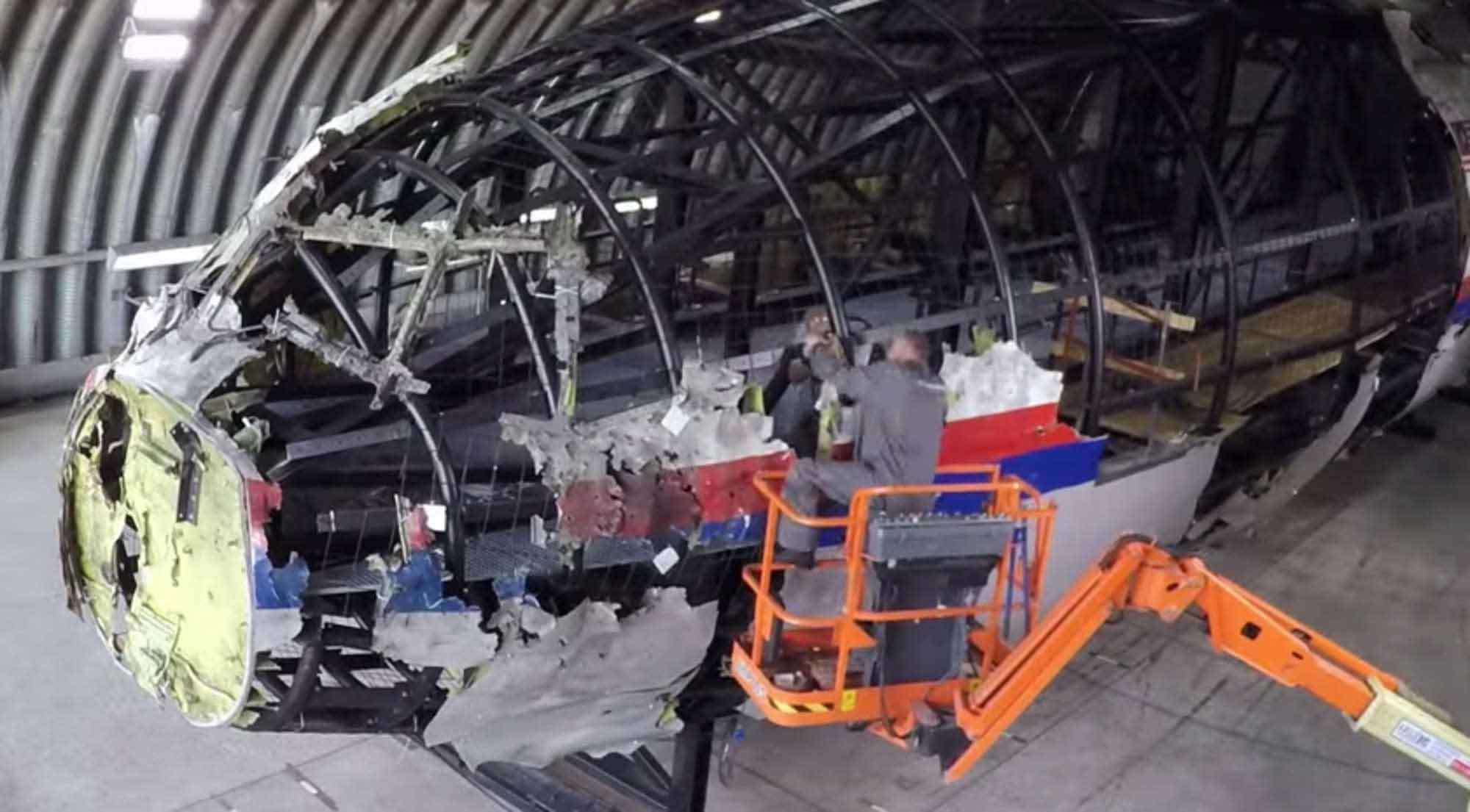 Cận cảnh 'tái sinh' MH17 từ những mảnh vỡ