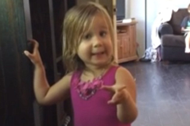 Bé 4 tuổi lý sự chuyện lười đến trường và làm việc nhà