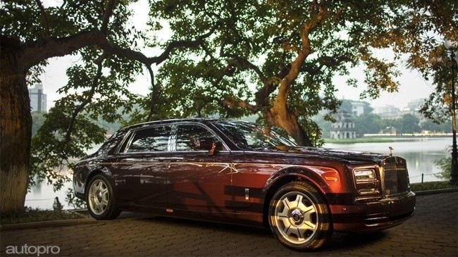 Ngắm Rolls-Royce Phantom 43 tỷ của 'đại gia điếu cày'