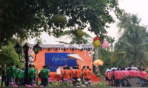 Sếp lĩnh xướng nhân viên hát chế phản cảm lời Quốc ca