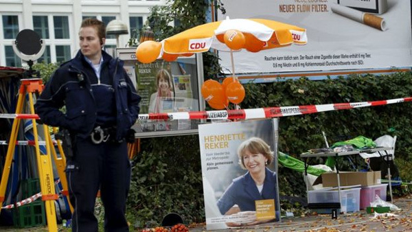 Nữ chính trị gia Đức bị đâm vào cổ