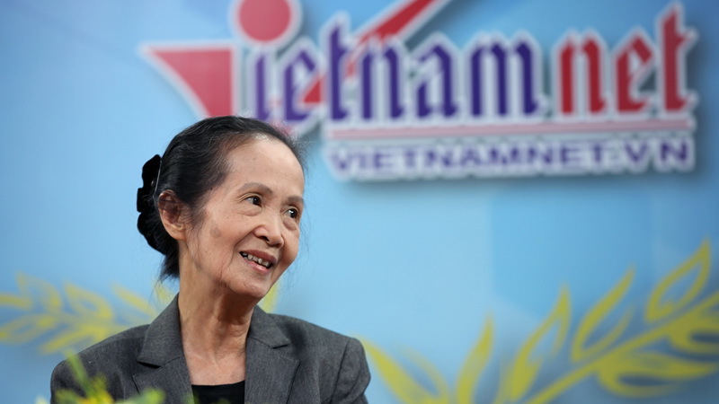 Bà Phạm Chi Lan: Mở to mắt mà học xung quanh!
