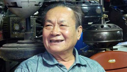 'Phù thủy' quạt cổ Việt Nam khiến khách Tây ngưỡng mộ