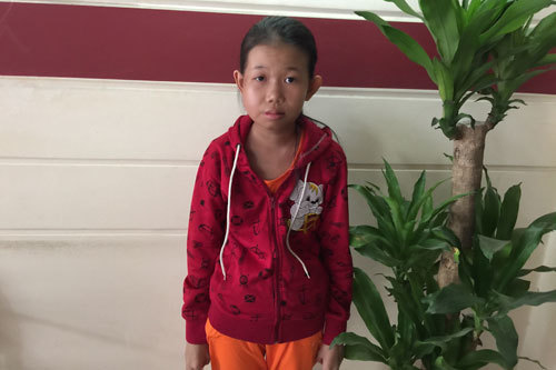Mẹ lấy đâu tiền mà mổ cho con!