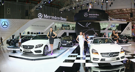 Bộ đôi xế khủng Mercedes-Benz đổ bộ VMS 2015