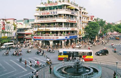 Nhà cao tầng đã 'xâm lược' phố cũ Hà Nội như thế nào?