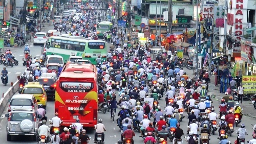 TPHCM muốn xén vỉa hè để giảm ùn tắc giao thông