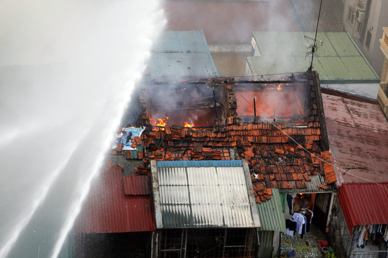 Hà Nội: Cháy lớn ở khu tập thể cũ Trần Quốc Toản
