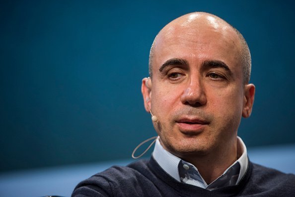 Tại sao tỷ phú Yuri Milner để 50 chiếc TV trong nhà?