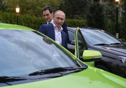 Putin lái xế hộp Lada 160 triệu
