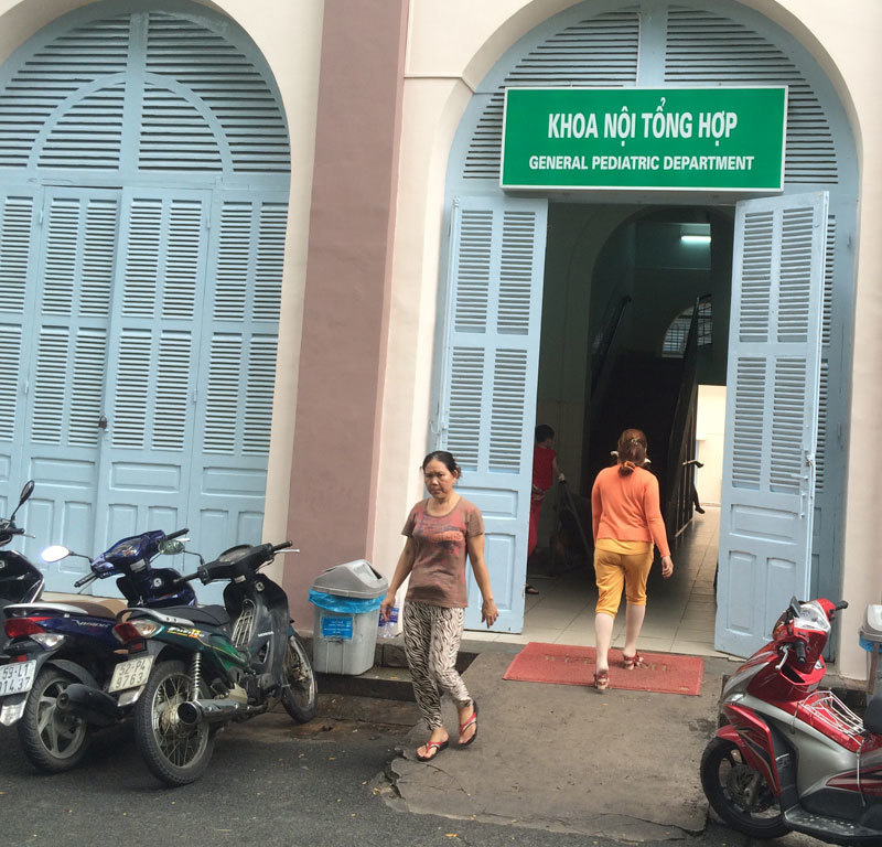 Bé nguy kịch vì uống sữa có thuốc diệt cỏ