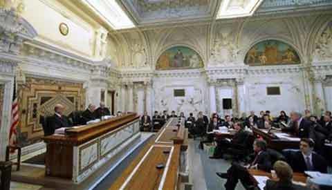 Bị tăng gấp đôi án tù vì phá lên cười tại tòa