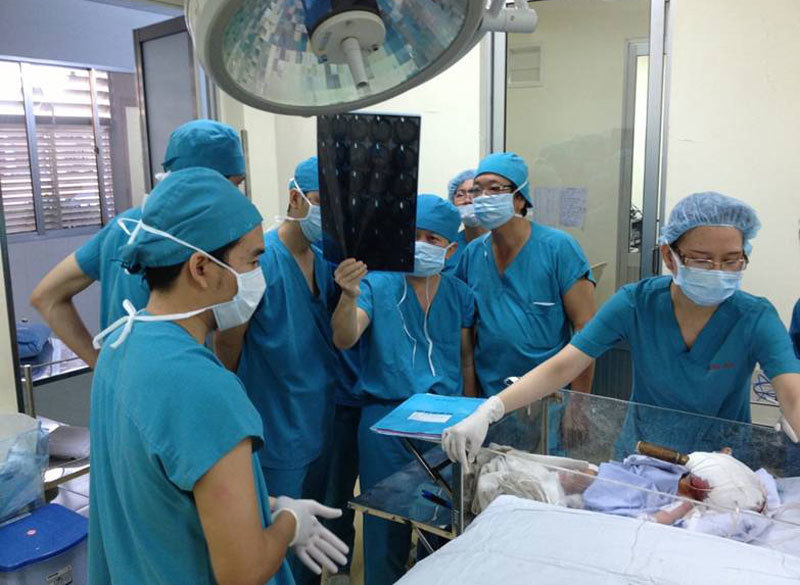 Bàn tay vàng đưa bệnh nhi trở về từ cửa tử