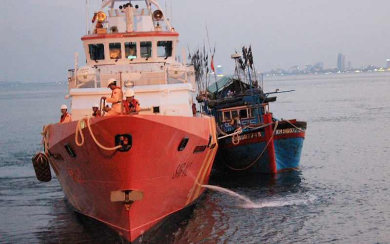 Tàu cảnh sát biển TQ ngăn cản tàu VN cứu ngư dân