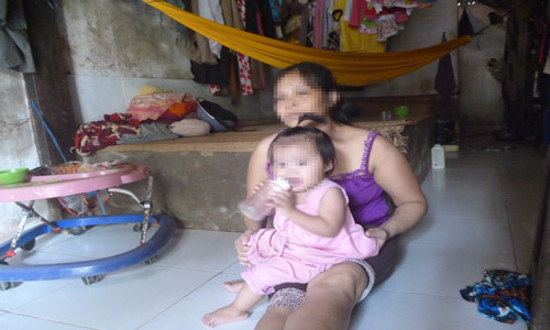 Trần tình muộn màng của người mẹ quấn chiếu đốt xác con