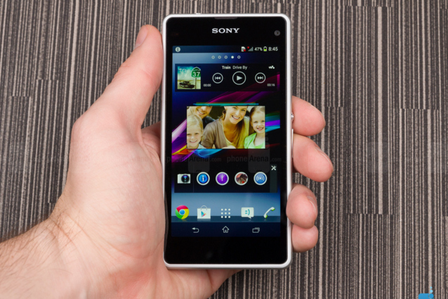 5 smartphone chống nước 'giá mềm' nhất