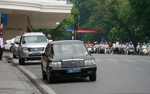 Cùng là giám đốc sở, xe công quyết không thể kém sang