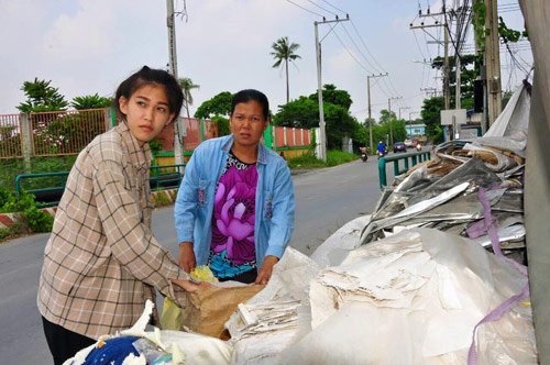 Cô gái nhặt rác 17 tuổi bất ngờ đăng quang hoa hậu