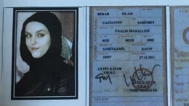 Bí ẩn nữ khủng bố có 'nụ cười Mona Lisa'