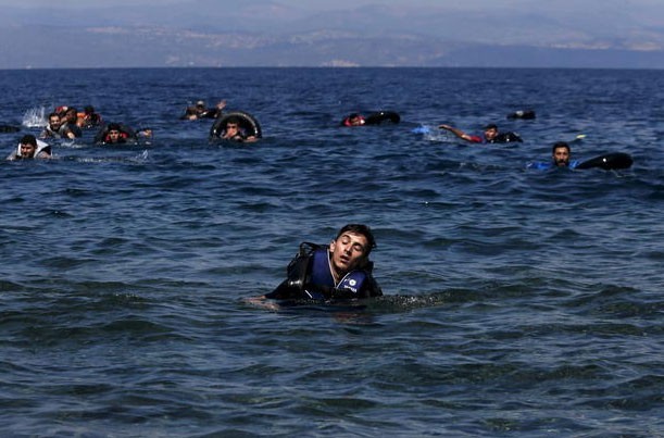 Thương tâm trẻ tỵ nạn chết đuối ngoài biển
