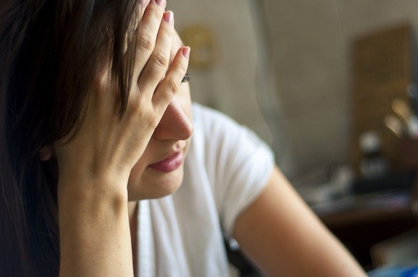 Sững người vì cái tát “cháy má” bênh bồ của chồng