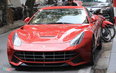Siêu xe Ferrari 10 tỷ xuất hiện trên phố Hà Nội