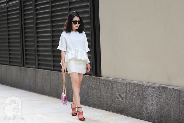Quý cô Hà thành điệu đà với váy ngắn trong street style tuần qua