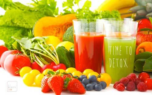 Gần 60 tuổi trông trẻ hơn thời con gái nhờ thải độc và ăn uống