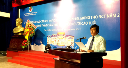 Người già thêm bệnh vì ăn kém, uống ít