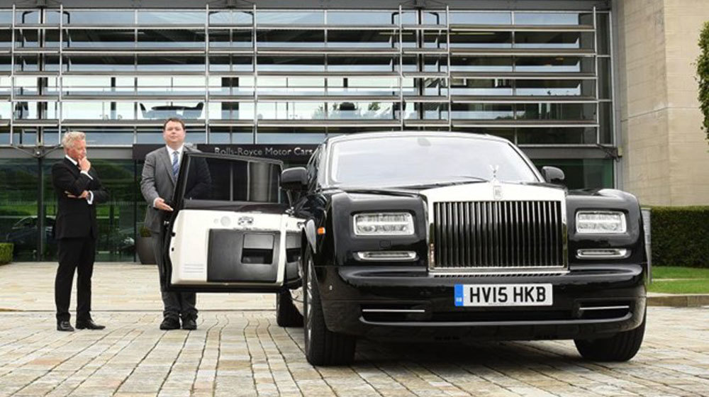 Lái 'xế' sang Rolls-Royce khó cỡ nào?