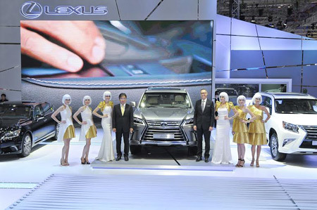 Đã mắt với dàn xe sang Lexus tại Vietnam MotorShow 2015