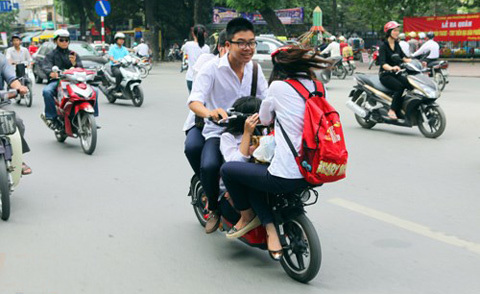 Hà Nội kiểm tra đột xuất vi phạm giao thông tại trường học