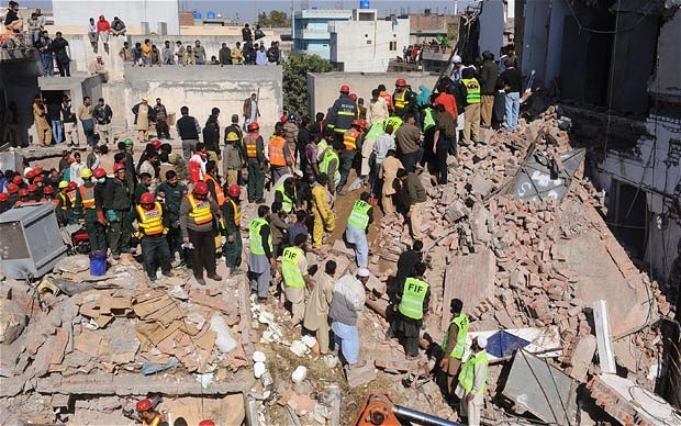 Sập nhà máy ở Pakistan, hơn 80 người thương vong