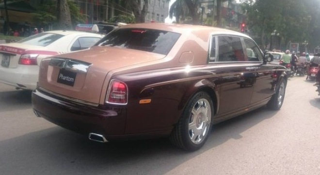 Rolls-Royce Phantom lửa thiêng 50 tỷ không biển 'náo loạn' phố Hà Nội
