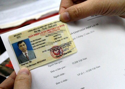 Giấy phép lái xe nước ngoài cấp: Làm sao để sử dụng ở Việt Nam?