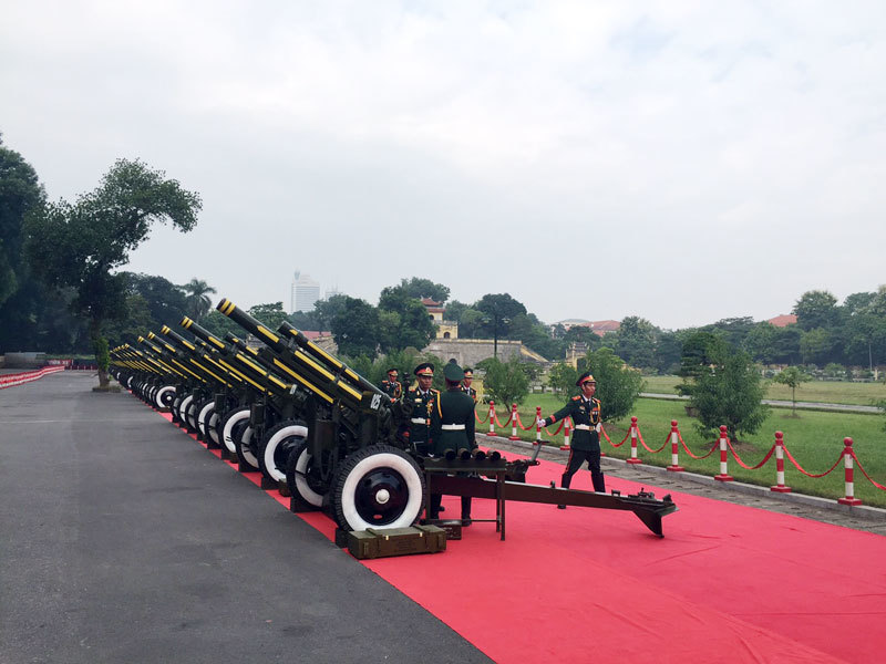 báº¯n Ä‘áº¡i bÃ¡c, Táº­p Cáº­n BÃ¬nh