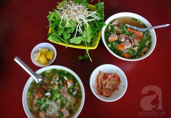 Bánh cuốn trứng, phở vịt quay - 2 món ăn kinh điển ở Lạng Sơn