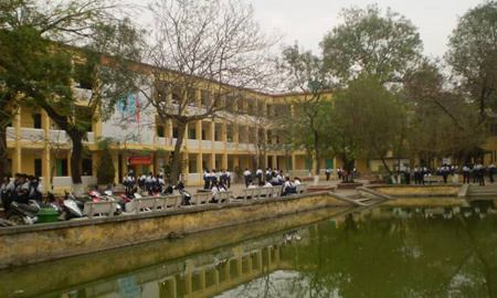 Nữ sinh bị thôi học vì kể chuyện cô giáo trên Facebook xin chuyển trường