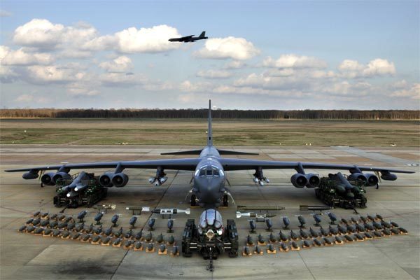 Vì sao Mỹ chưa cho pháo đài bay B-52 'nghỉ hưu'?