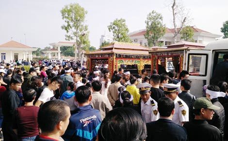 Vụ chồng đầu độc vợ con rồi tự tử: Cùng quẫn hay tột cùng tội lỗi?