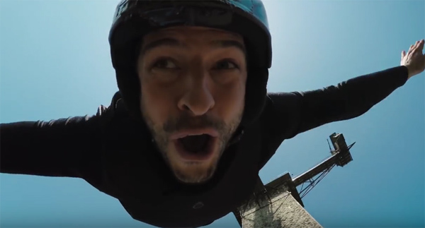 Nhảy Bungee mạo hiểm không dây đầu tiên trên thế giới?