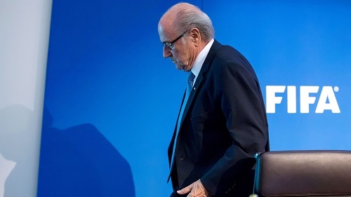 Tin sáng 12/11: Blatter nhập viện, Real sẵn sàng bán Ronaldo
