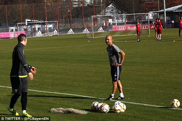 Schweinsteiger bất ngờ trở lại Bayern gặp Pep