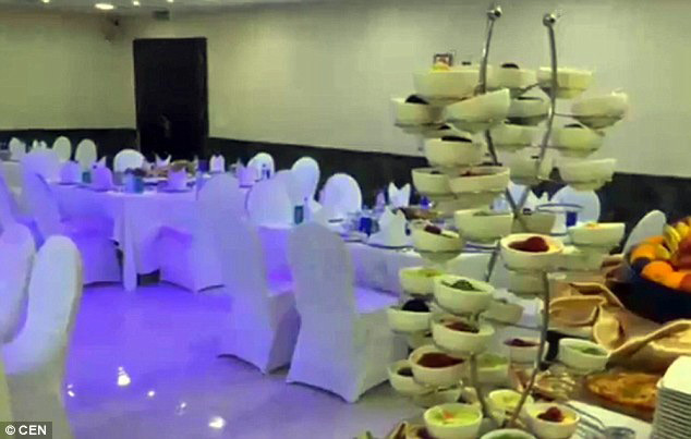 Tiệc cưới trong tù xa hoa như ở khách sạn 5 sao