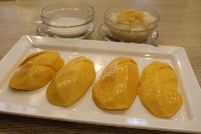 Làm xôi xoài kiểu Thái Lan