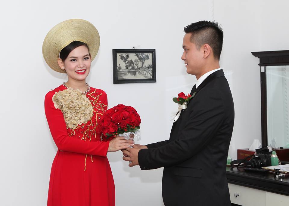 Sững sờ ngắm bộ váy cưới 140 triệu đồng của cô dâu Bến Tre